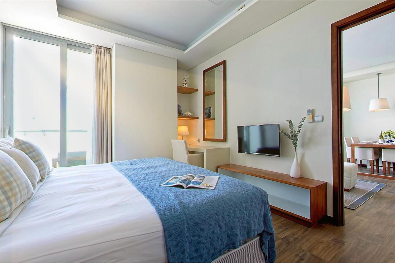 Stunning Apartments Across My Khe Beach ! Rooftop Pool & Gym Da Nang Exterior photo