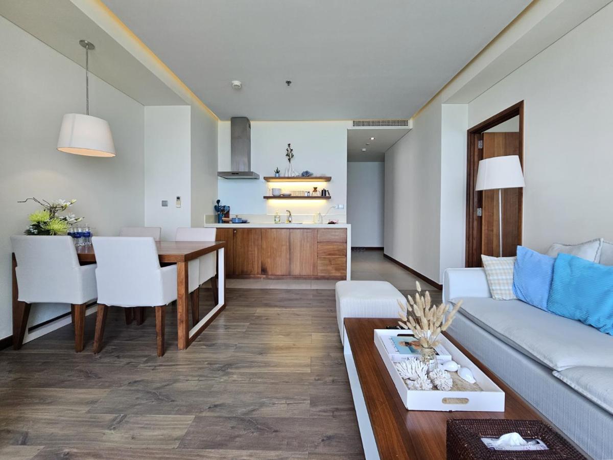 Stunning Apartments Across My Khe Beach ! Rooftop Pool & Gym Da Nang Exterior photo