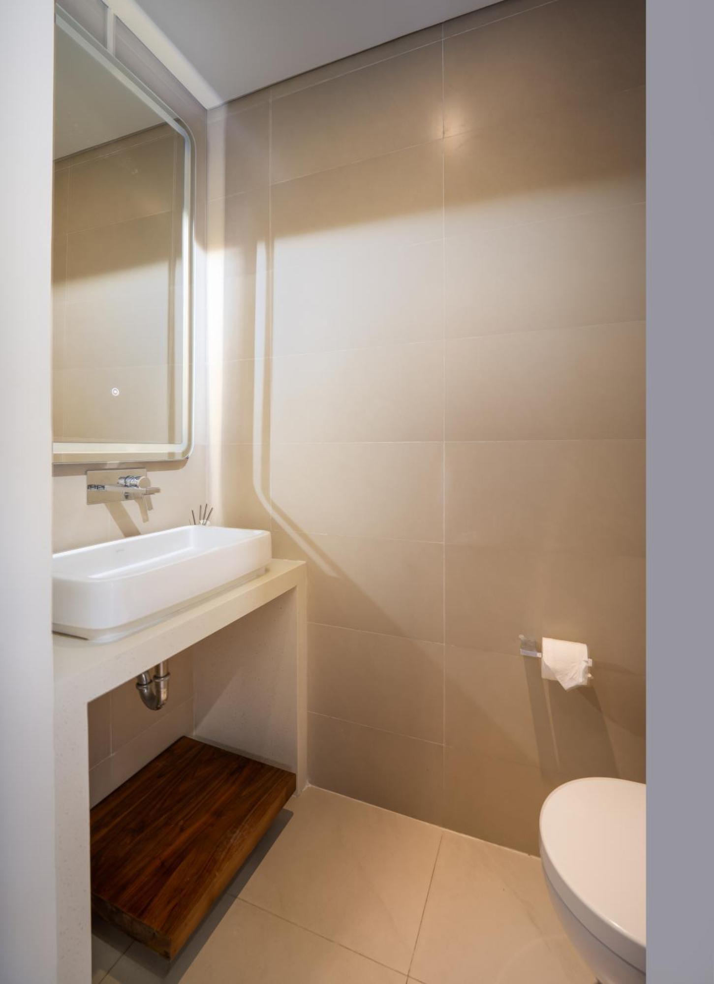 Stunning Apartments Across My Khe Beach ! Rooftop Pool & Gym Da Nang Exterior photo
