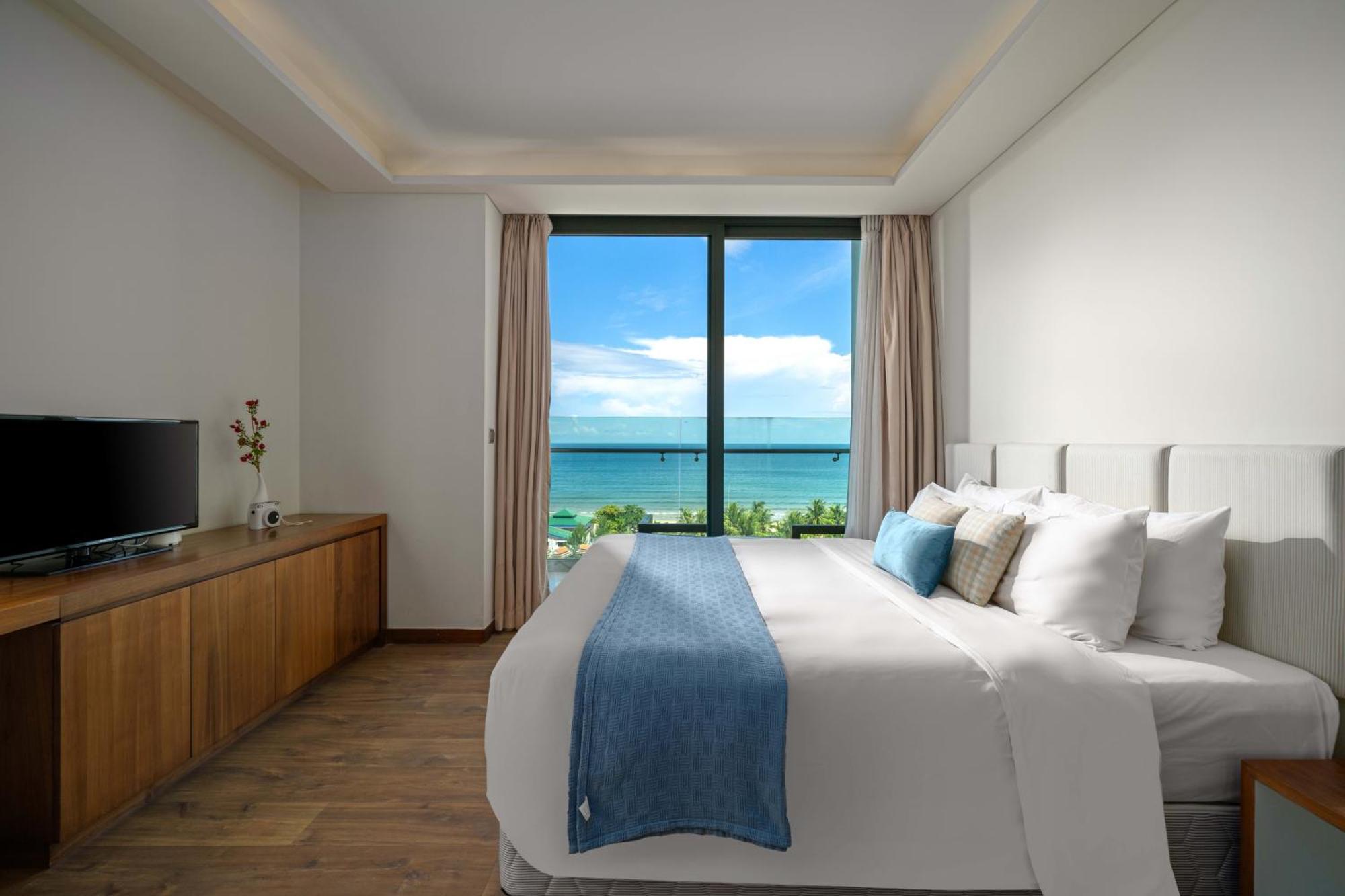 Stunning Apartments Across My Khe Beach ! Rooftop Pool & Gym Da Nang Exterior photo