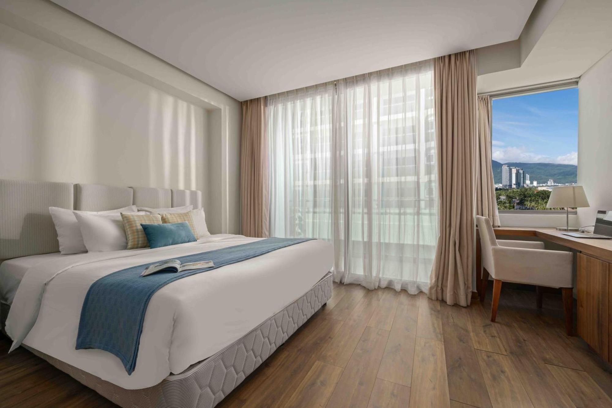 Stunning Apartments Across My Khe Beach ! Rooftop Pool & Gym Da Nang Exterior photo