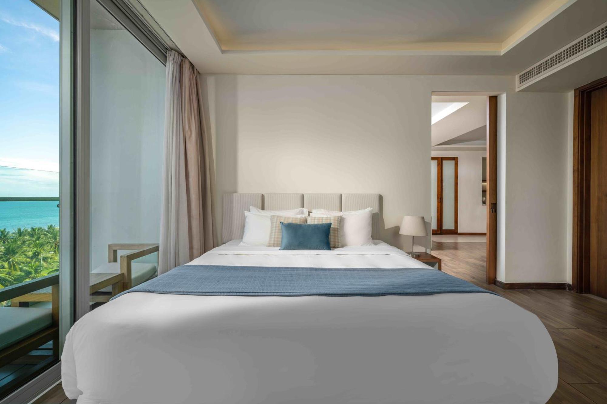 Stunning Apartments Across My Khe Beach ! Rooftop Pool & Gym Da Nang Exterior photo