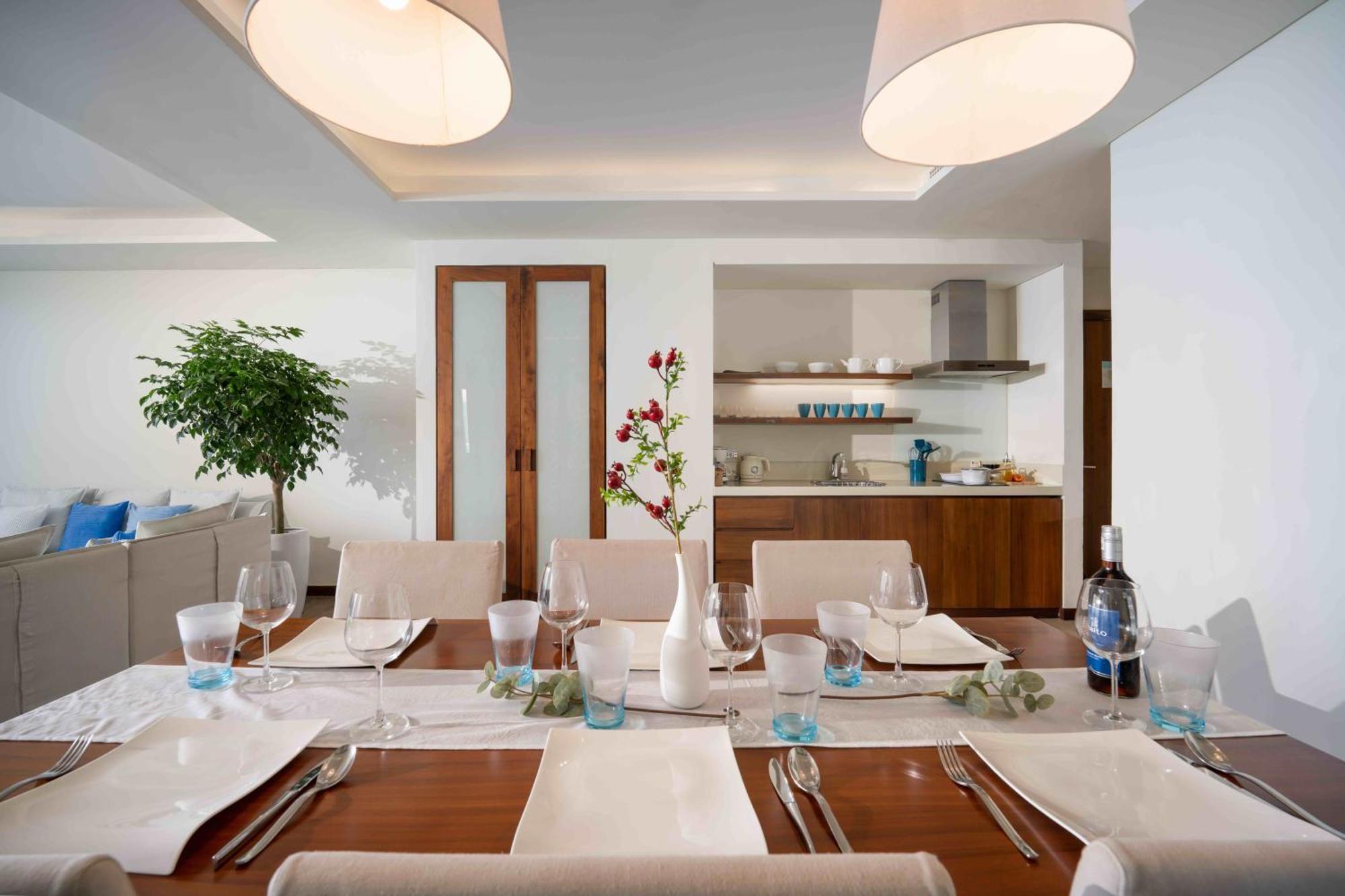 Stunning Apartments Across My Khe Beach ! Rooftop Pool & Gym Da Nang Exterior photo